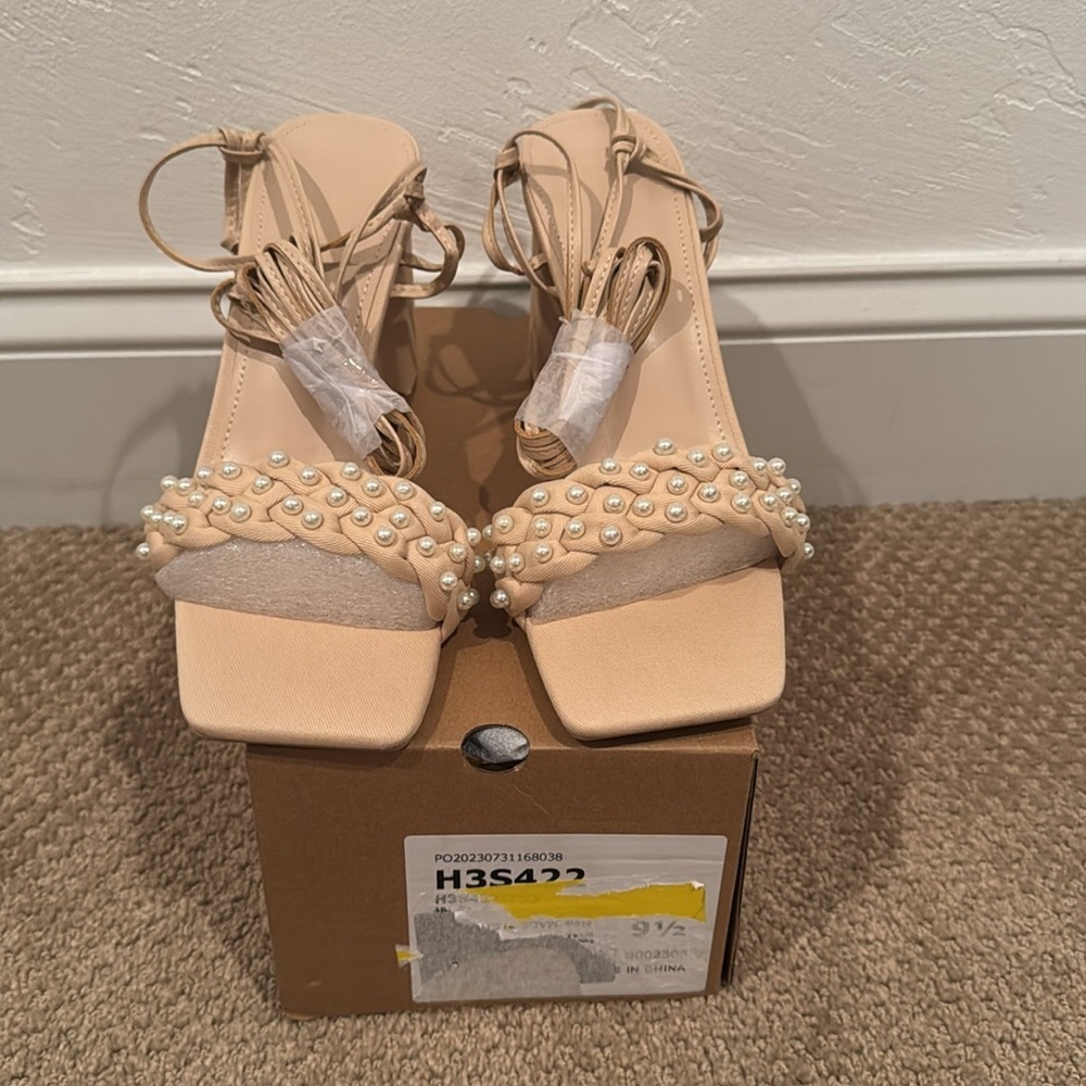 NIB Coutgo Womens Pearl Strappy Braided Lace Up Heeled Sandals - Size: 9.5 - Picture 2 of 7